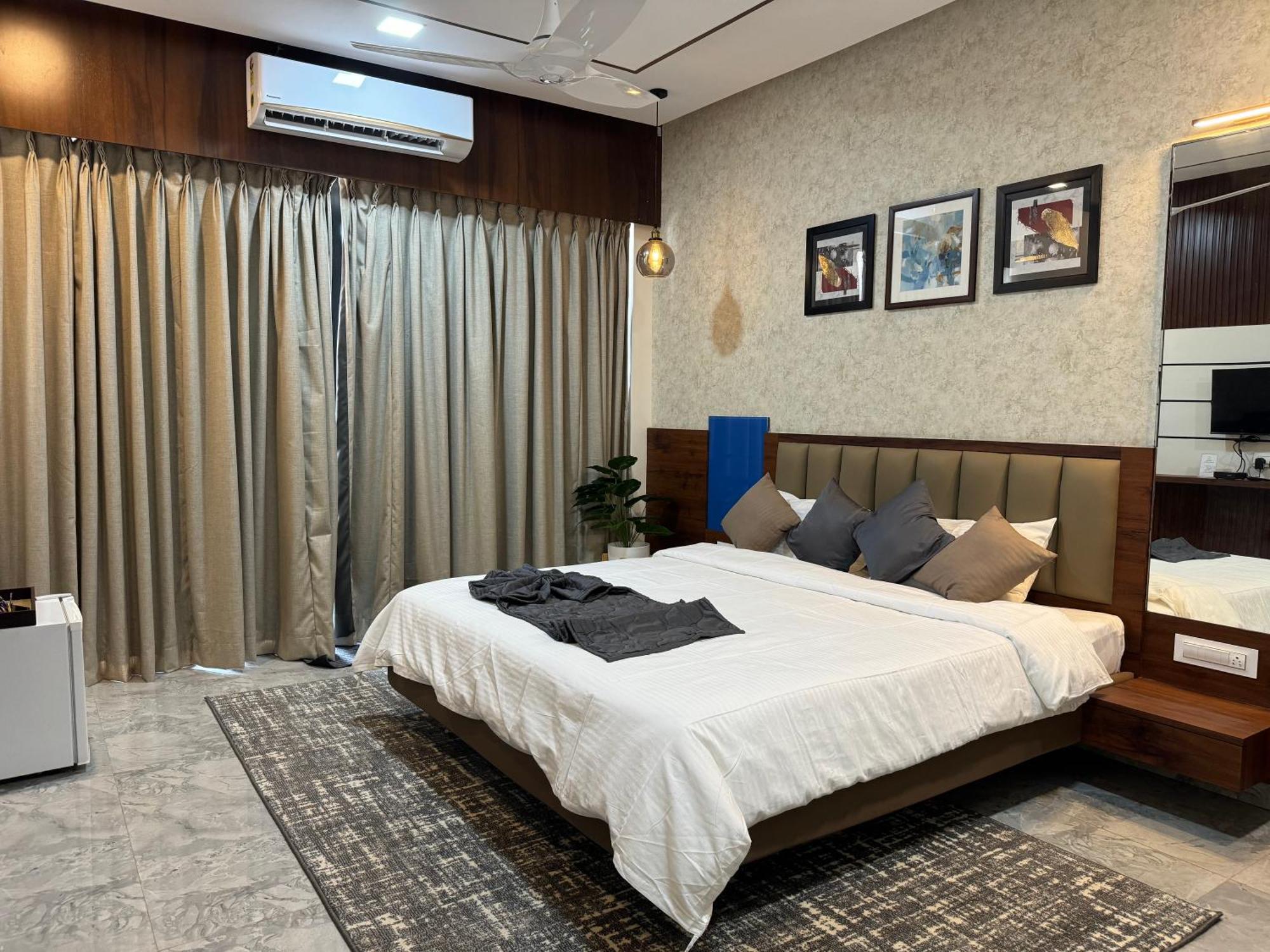 Aqualina Hotel Bhogwe Exterior photo